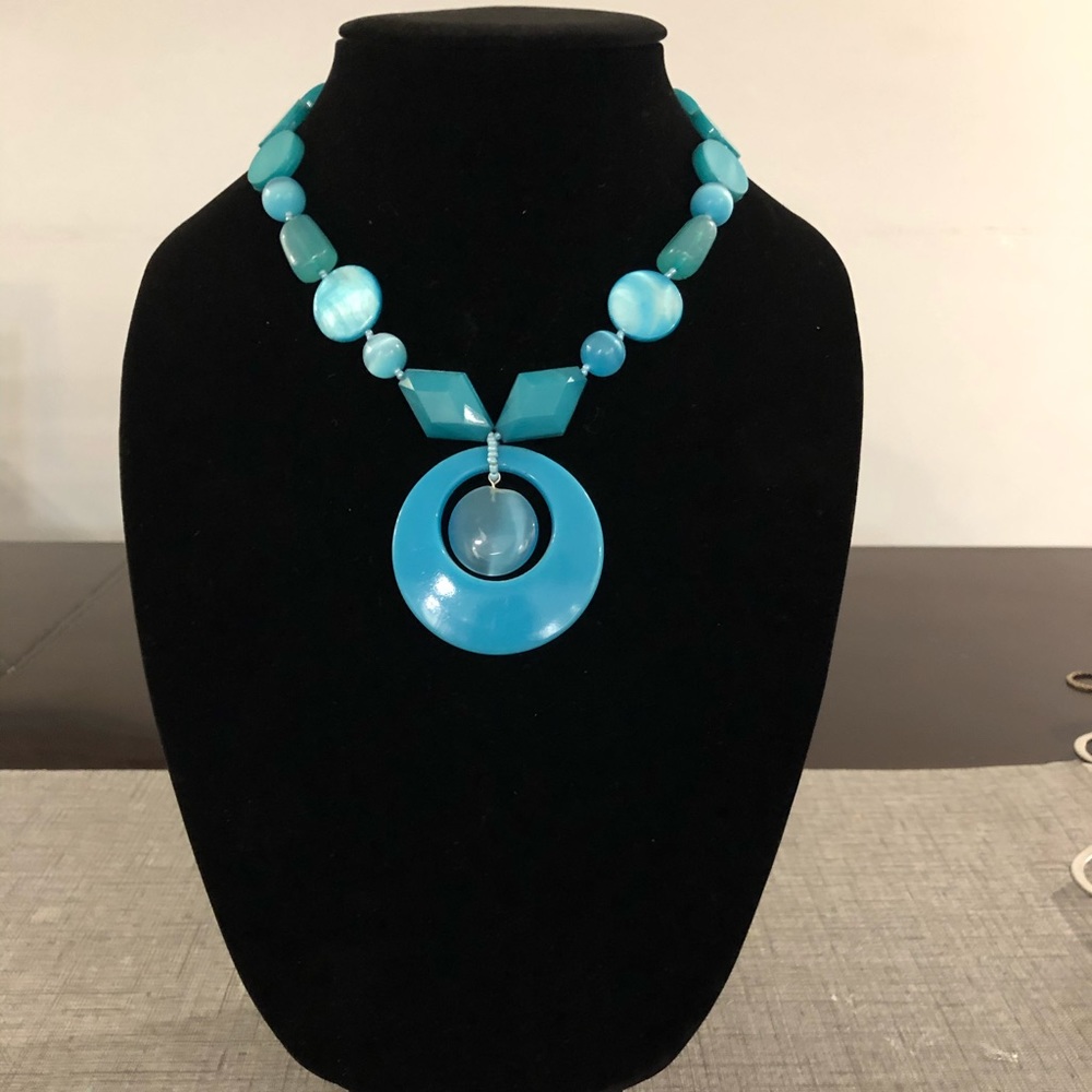 Turquoise necklace great for the summer